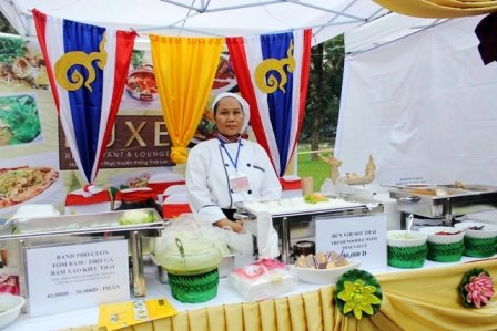 Các món ăn đặc trưng của Thái Lan được bày bán tại Ngày hội